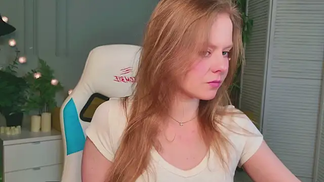 Snapshot of Sophie_Peach_ chatting on 04.25.26 Sophie Peach online show from 04.25.26