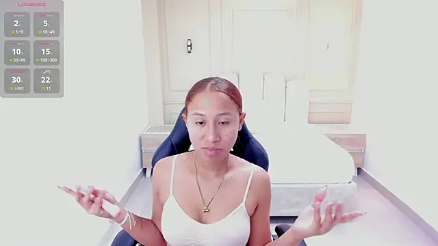 LESLYSIMPSON online show from 04.08.26