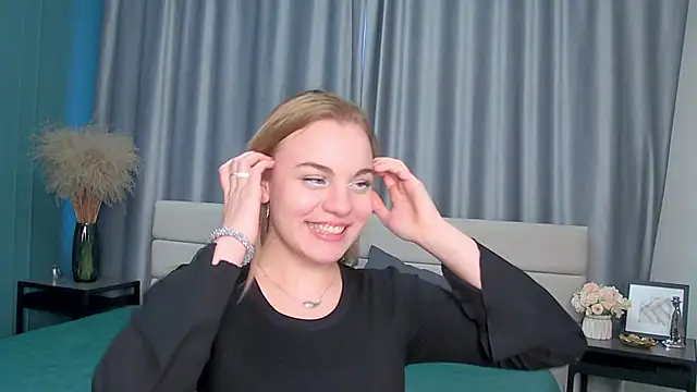 Glow Margo online show from 03.11.26