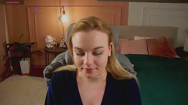 Glow Margo online show from 04.04.26