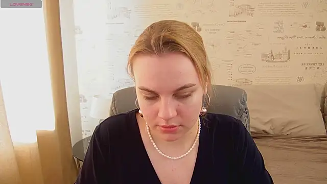 Snapshot of Glow_Margo chatting on 06.08.26 Glow Margo online show from 06.08.26