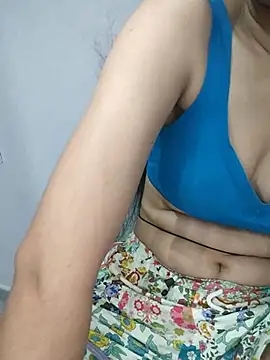 Snapshot of NeetuKumri chatting on 04.19.26 NeetuKumri online show from 04.19.26