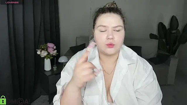 Snapshot of SofiRoce chatting on 07.29.26 SofiRoce online show from 07.29.26