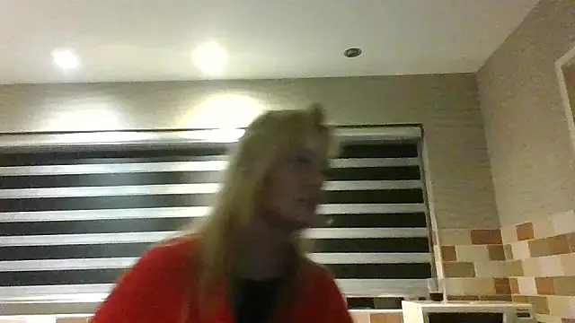 Snapshot of Lisanne30 chatting on 02.28.26 Lisanne30 online show from 02.28.26