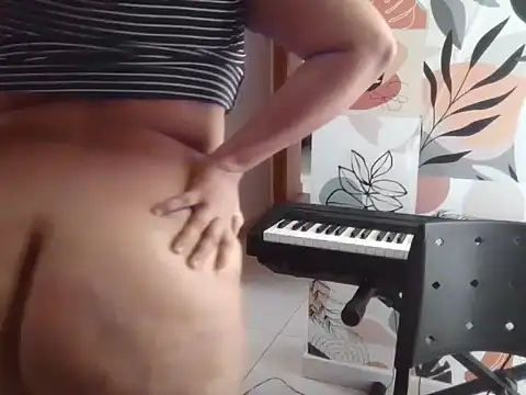 Snapshot of midsize_94 chatting on 02.25.26 midsize 94 online show from 02.25.26