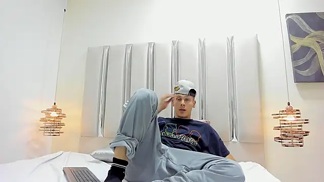 Ethan Wolfe online show from 03.02.26