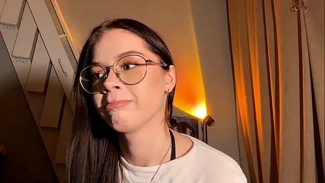 Snapshot of DebraSchneider chatting on 03.01.26 DebraSchneider online show from 03.01.26