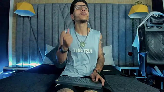 Snapshot of DanteLuxx chatting on 03.01.26 DanteLuxx online show from 03.01.26