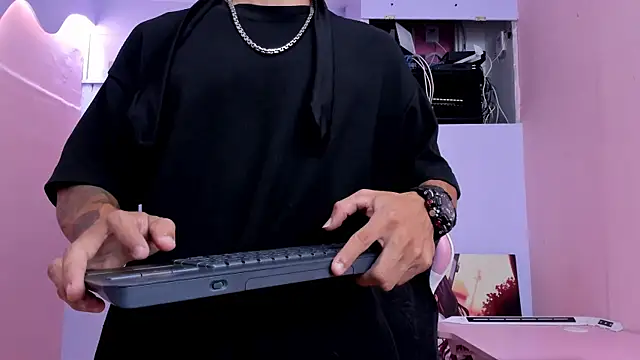 DanteLuxx online show from 04.16.26