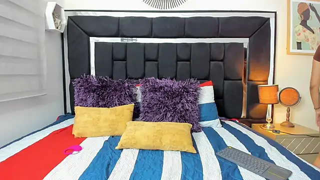 Tiana moon online show from 04.18.26