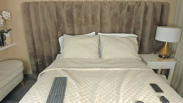 SofiBaez online show from 04.10.26