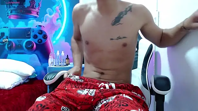 Snapshot of pipe_hot04 chatting on 02.28.26 pipe hot04 online show from 02.28.26