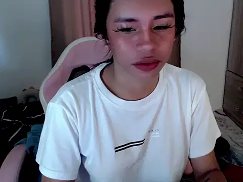 Snapshot of Maxinelove1 chatting on 06.29.26 Maxinelove1 online show from 06.29.26