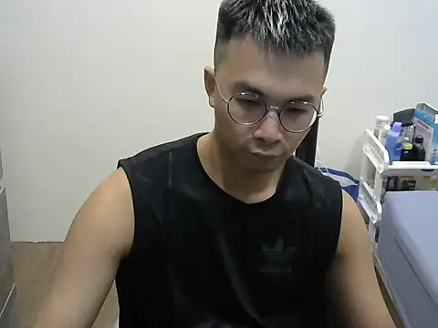 Snapshot of silverwolfwoof chatting on 05.15.26 silverwolfwoof online show from 05.15.26
