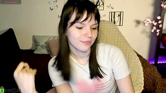 Snapshot of JanetCensley chatting on 05.18.26 JanetCensley online show from 05.18.26