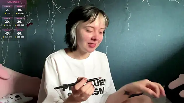 Snapshot of AueshaSimon chatting on 04.26.26 AueshaSimon online show from 04.26.26