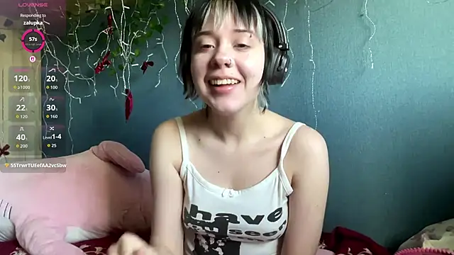 Snapshot of AueshaSimon chatting on 04.28.26 AueshaSimon online show from 04.28.26