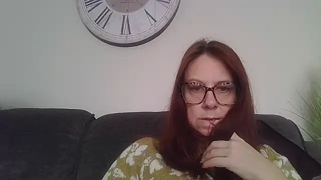 Snapshot of Cara-CurvyUK chatting on 03.04.26 Cara-CurvyUK online show from 03.04.26