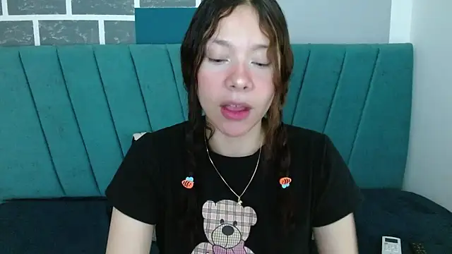 Snapshot of Sweet_kitty_05 chatting on 03.02.26 Sweet kitty 05 online show from 03.02.26