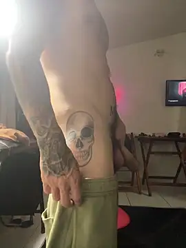 Snapshot of surftattoo chatting on 04.28.26 surftattoo online show from 04.28.26