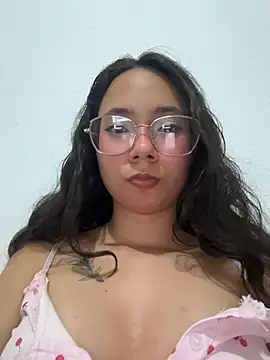 Snapshot of Aliciaa-petite chatting on 07.21.26 Aliciaa-petite online show from 07.21.26