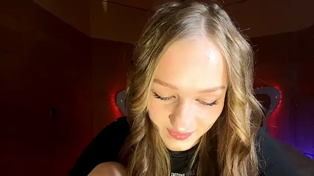 Anika Socutehe online show from 04.15.26