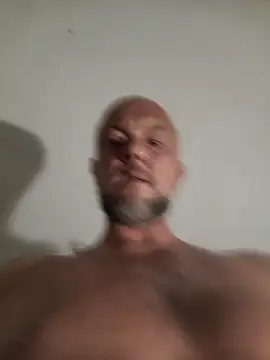 Snapshot of HornyDaddyMuscle chatting on 07.18.26 HornyDaddyMuscle online show from 07.18.26