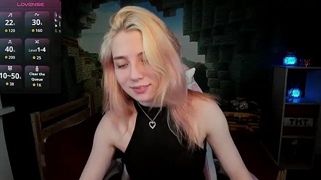 Snapshot of RosaFowler chatting on 04.29.26 RosaFowler online show from 04.29.26