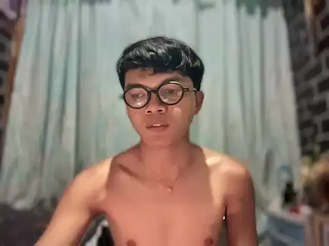 Snapshot of petiteasianxxx chatting on 02.27.26 petiteasianxxx online show from 02.27.26