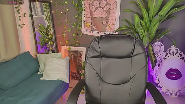 Nami Umi online show from 03.04.26