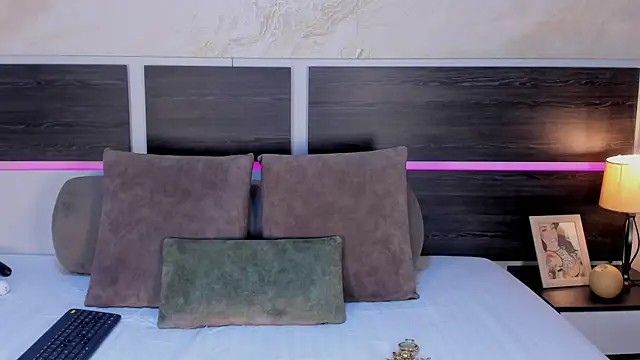 Natalia Cruzz online show from 04.15.26