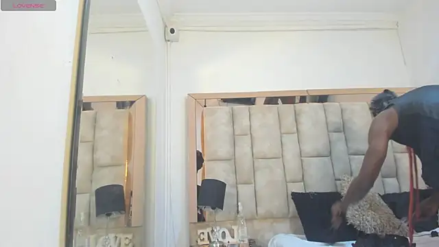 Titan Moreno  online show from 04.20.26