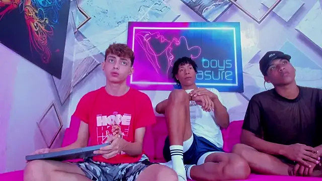 Snapshot of Aron_guys chatting on 02.28.26 Aron guys online show from 02.28.26