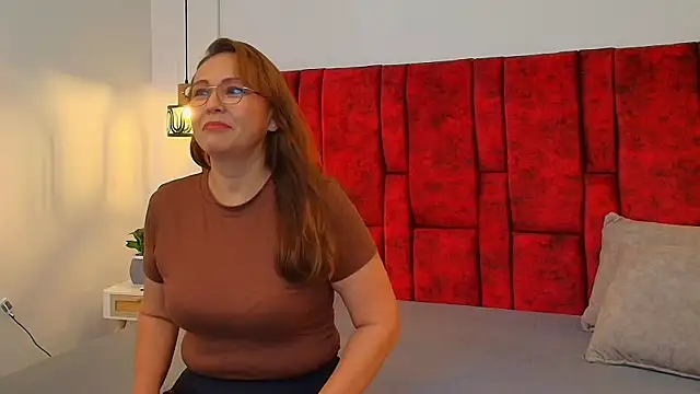 Snapshot of _Monaliza_ chatting on 05.25.26 Monaliza online show from 05.25.26