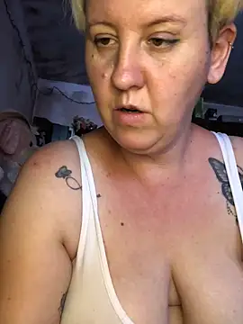 Snapshot of SofiaAmour chatting on 06.14.26 SofiaAmour online show from 06.14.26