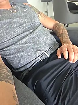 Snapshot of DoggiiDick chatting on 07.19.26 DoggiiDick online show from 07.19.26