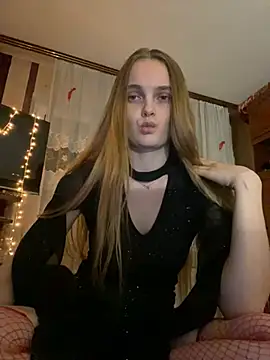 Snapshot of LunaVey chatting on 06.03.26 LunaVey online show from 06.03.26