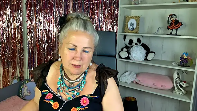 Snapshot of LilaMaharani chatting on 06.11.26 LilaMaharani online show from 06.11.26