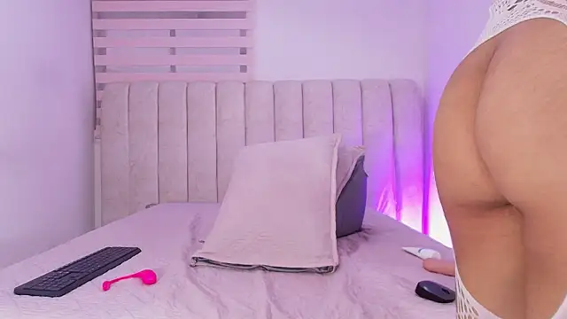 sofi velezz online show from 03.15.26