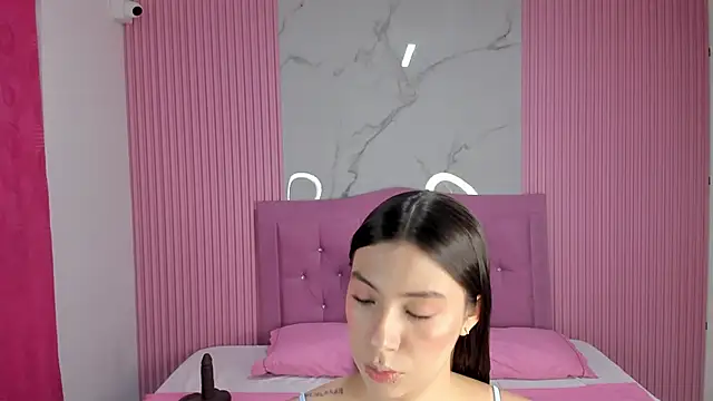 Snapshot of Mily17_ chatting on 04.22.26 Mily17 online show from 04.22.26