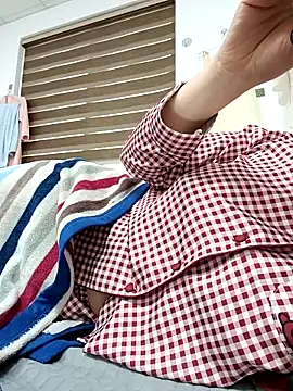 Snapshot of Suka-mon chatting on 04.05.26 Suka-mon online show from 04.05.26