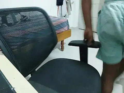 Snapshot of kratosTheHunk chatting on 05.12.26 kratosTheHunk online show from 05.12.26