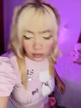 Snapshot of leeslyevanss chatting on 03.18.26 leeslyevanss online show from 03.18.26