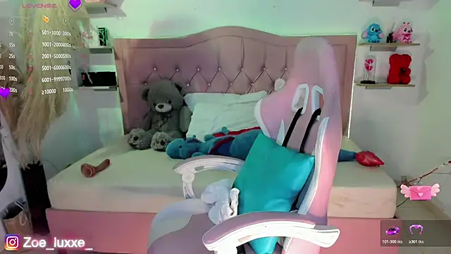 Zoe Luxxe  online show from 07.14.26