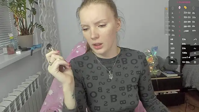 Snapshot of Mary_Blu chatting on 10.27.25 Mary Blu online show from 10.27.25