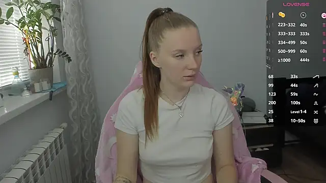 Snapshot of Mary_Blu chatting on 10.31.25 Mary Blu online show from 10.31.25