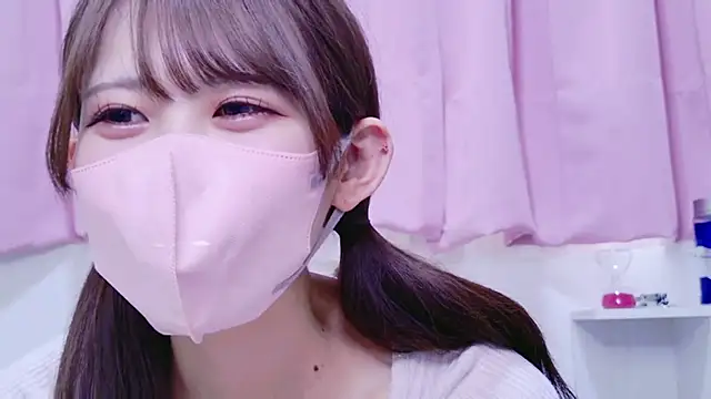 Snapshot of EMIRI_0426 chatting on 03.18.26 EMIRI 0426 online show from 03.18.26