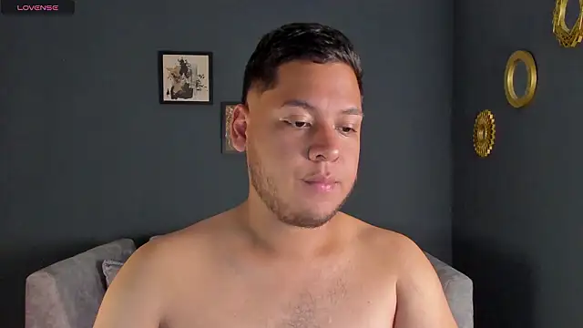 Snapshot of Akon_2XXX chatting on 03.04.26 Akon 2XXX online show from 03.04.26