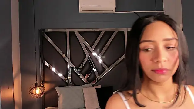 Esmeralda  18 online show from 03.16.26