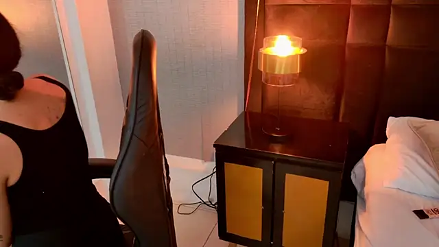 EllaEvanzz online show from 04.16.26